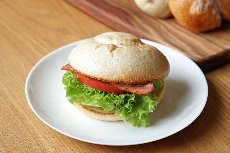 【今月は何が届いた？】こんがりパン工房のパン／こかげカフェのベーグル／ボン・ムーのシフォンケーキ編