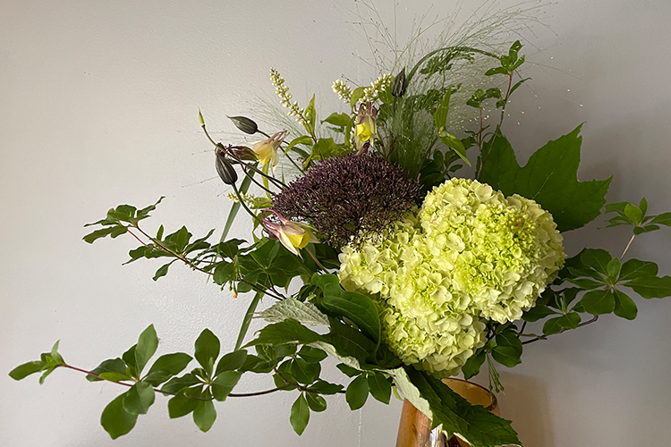 花のサブスク「12の季節へ。JIHEI 花の定期便。ブーケ」6月 晴れる花。雨を楽しむ花。