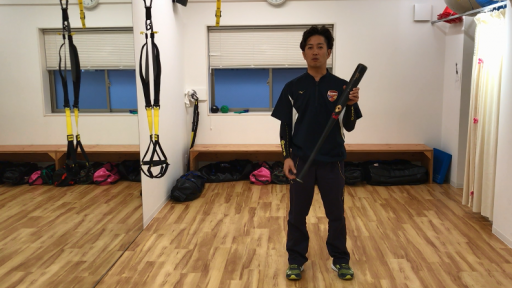 【野球 練習メニュー】バットを使用して肩関節のストレッチ