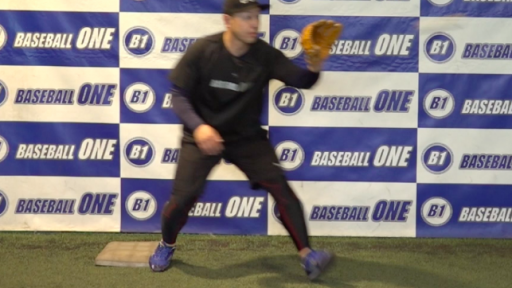 【野球  練習メニュー】セカンドからの送球時のベースの入り方を行う練習方法