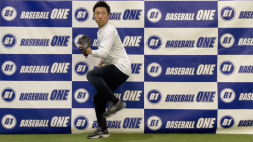 【野球  練習メニュー】送球時に軸足の股関節にのせる