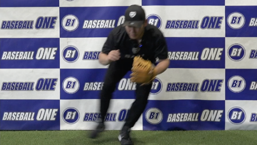 【野球  練習メニュー】サイドステップをしながら捕球する練習方法