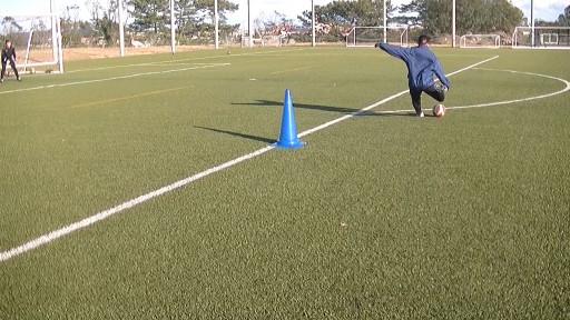 【サッカー 練習メニュー】シュートトレーニング_アングルシュート