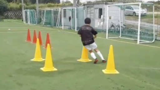 【サッカー  練習メニュー】コーディネーションドリル4(パス&パスorシュート)