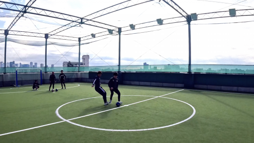 【サッカー 練習メニュー】U6・楽しみながら相手との接触に慣れる(ボール取りっこ)