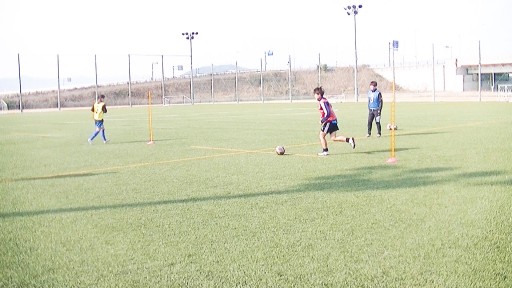 【サッカー  練習メニュー】パス&コントロール_前を向くコントロール2