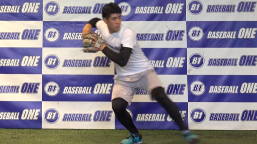 【野球  練習メニュー】軸足に乗せてスローイングをする練習方法