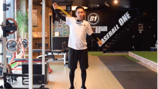【野球  練習メニュー】肩周りのチューブトレーニング⑲斜めで肩甲骨を寄せる