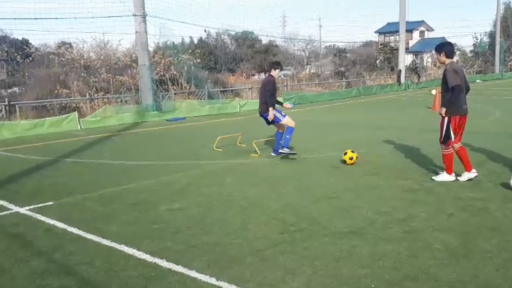 【サッカー  練習メニュー】ボールを使ったコーディネーション(ミニハードル)