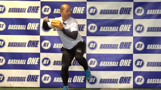 【  練習メニュー】横にステップをして送球する練習方法