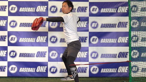 【野球  練習メニュー】前足を安定させる練習方法「前足をチューブで固定」