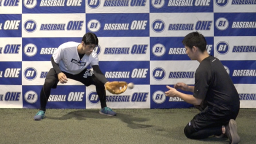 【野球 練習メニュー】グラブトスを覚える練習方法