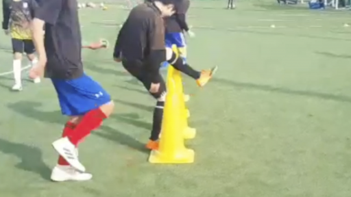 【サッカー  練習メニュー】コーディネーション(アウトスイング)