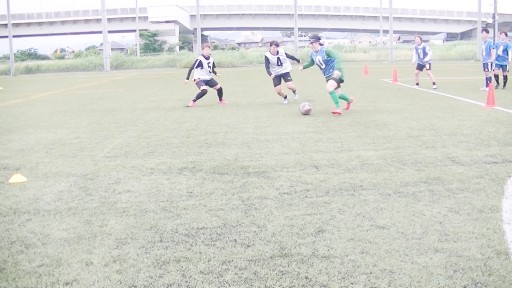 【サッカー  練習メニュー】プレッシング_1v2 2人でボールを奪う