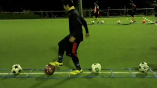 【フットサル 練習メニュー】ラダーとボールを使用したW-UP②