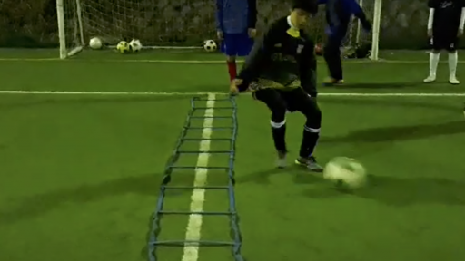 【サッカー  練習メニュー】ラダーとボールを使用したW-UP①