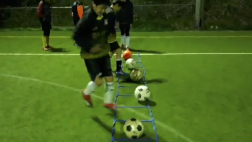 【サッカー  練習メニュー】ラダーとボールを使用したW-UP③