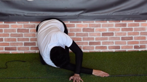 【野球  練習メニュー】肩を伸ばすストレッチ