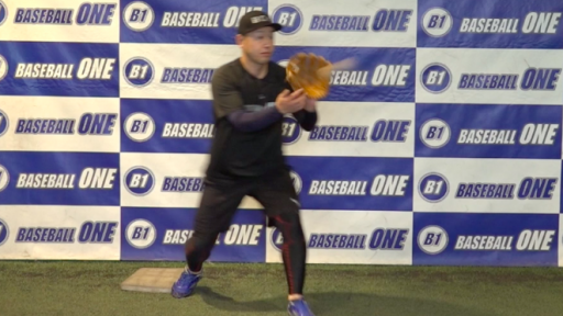 【野球  練習メニュー】キャッチャー送球時のベースの入り方を行う練習方法