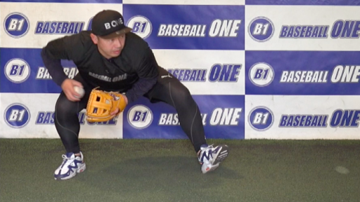 【野球  練習メニュー】二遊間の打球の捕球から送球を覚える為の練習方法