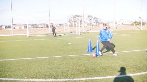 【サッカー  練習メニュー】シュートトレーニング_フリックコントロールーシュート