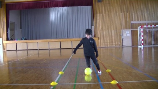 【フットサル 練習メニュー】サッカーが上手くなるフットサル ステップ「シザース」