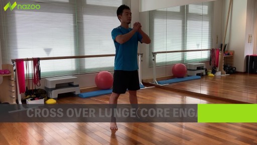 【サッカー  練習メニュー】【ウォーミングアップシリーズ】コアを刺激した、クロスオーバーランジ