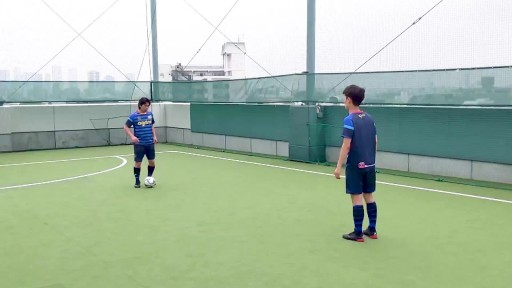 【サッカー  練習メニュー】観てフェイントをかけて運ぶ