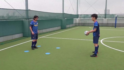 【サッカー  練習メニュー】浮いたボールを止める(足の内側で)