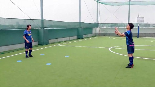 【サッカー  練習メニュー】ボールの落ち際を止める(足の内側で)