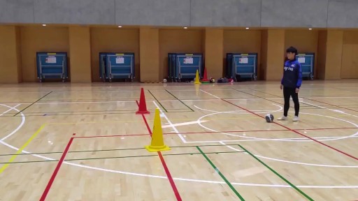 【サッカー  練習メニュー】コーンを使った1vs1