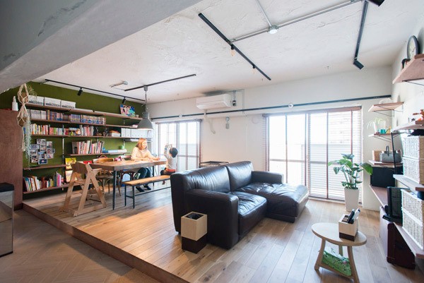 あえて部屋に段差をつくって空間を上手に活用したリノベ事例 Suvaco スバコ
