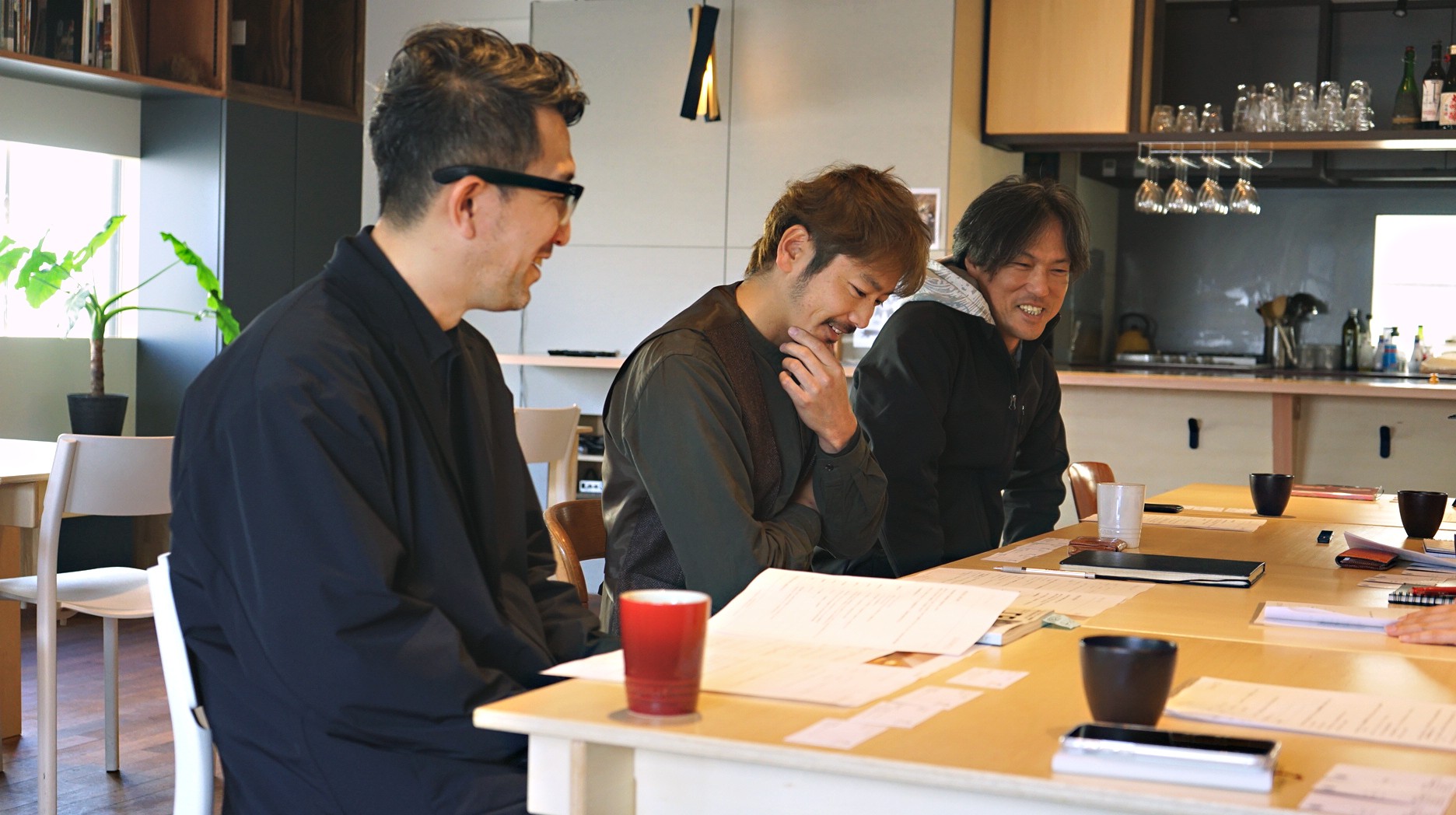 機能性と繊細な美が両立した造作家具はどのように生まれるか 水雅インタビュー 壁面収納など造り付け家具1 Suvaco スバコ