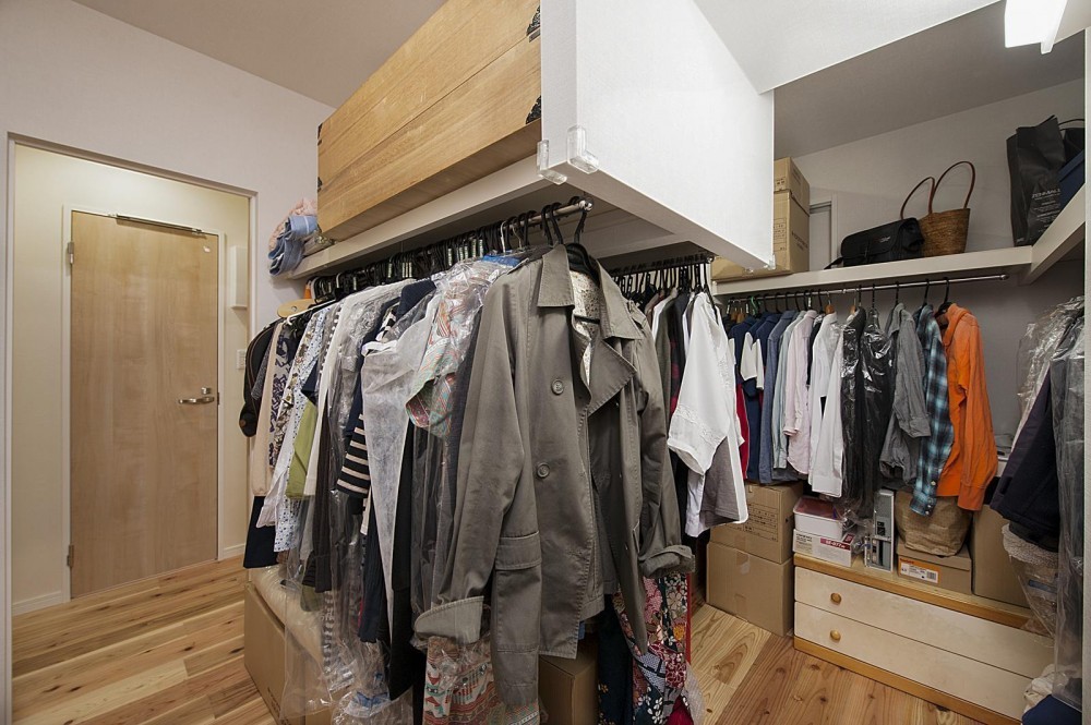 ファミリークロゼットとは 後悔しないつくり方と実例 Suvaco スバコ