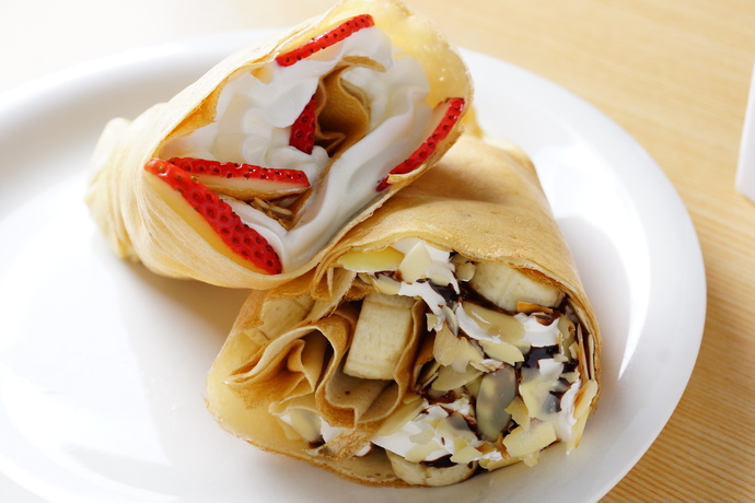 いちごクレープとチョコクレープ