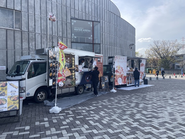 毎日食べたくなる唐揚げのお店　おかどや　2号車