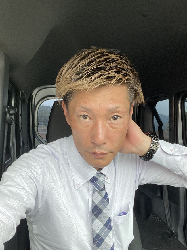 鉄板酒場まるてつの店主