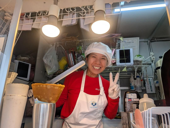 にじいろのねこの店主