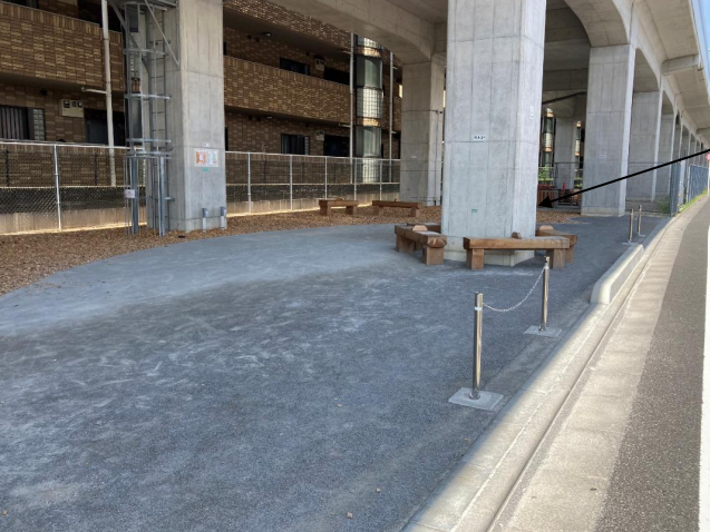石神井公園駅（大泉学園駅間の高架下広場）
