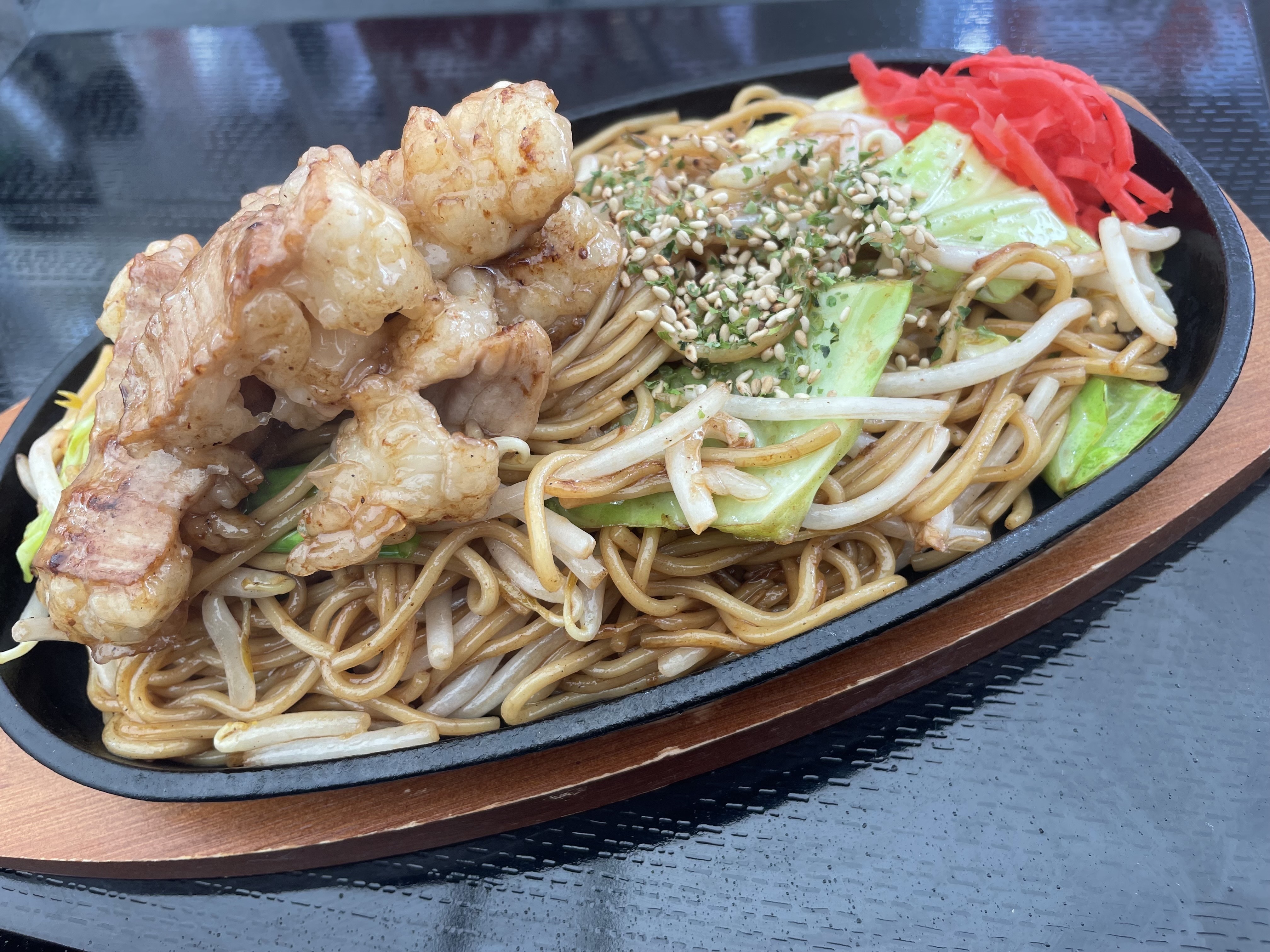 馳走ホルモン焼きそば