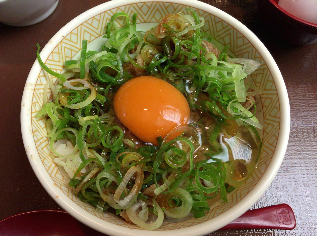 たっぷりネギ卵牛丼(味噌汁付き)