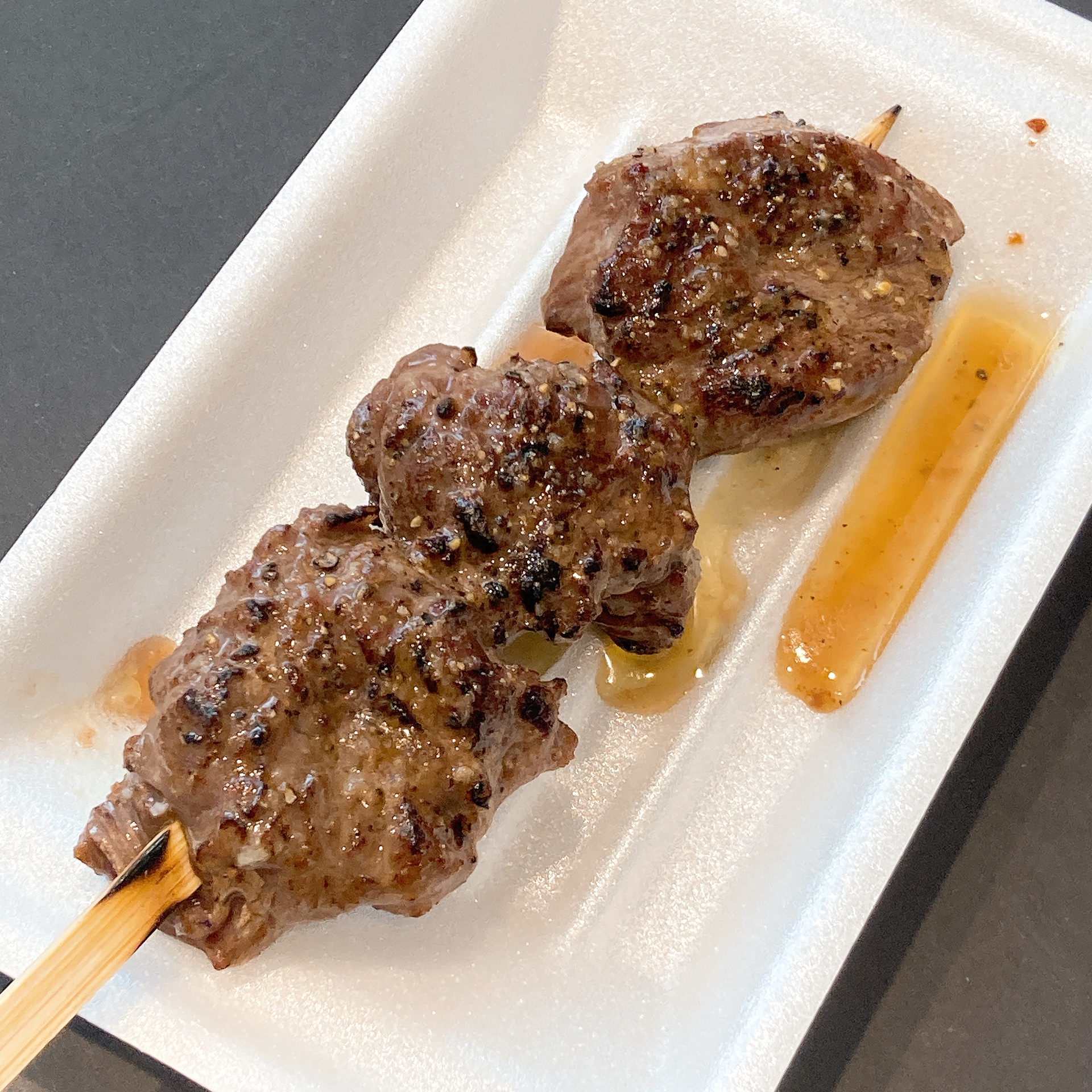 炭火焼きペッパー牛ステーキ串