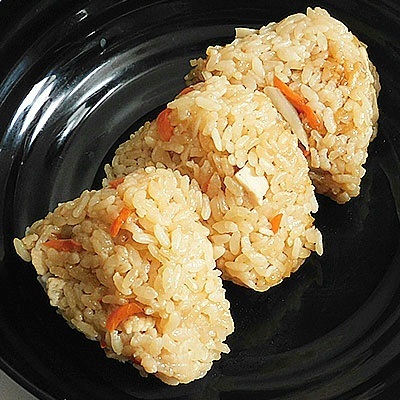 炊き込みごはんおにぎり