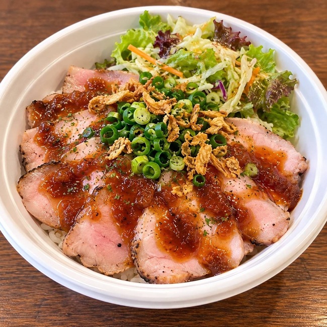 埼玉県産香り豚の　低温仕込みローストポーク丼