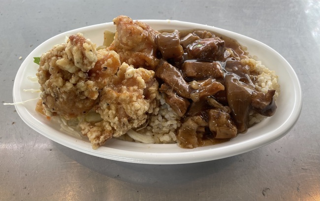 六花コンボ（台湾風味唐揚げと牛腩肉の丼）