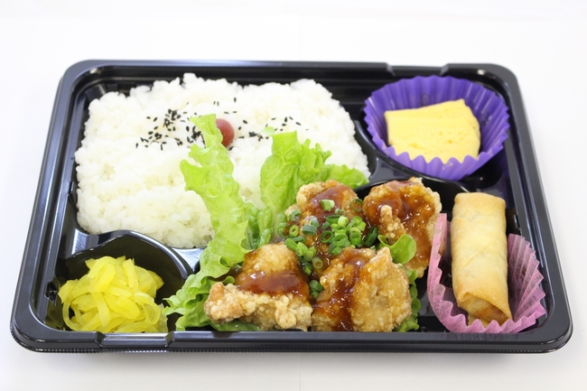 日替わり弁当３種例、鶏竜田弁当
