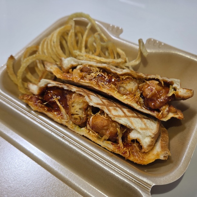 ヤンニョムチキンのホットサンド