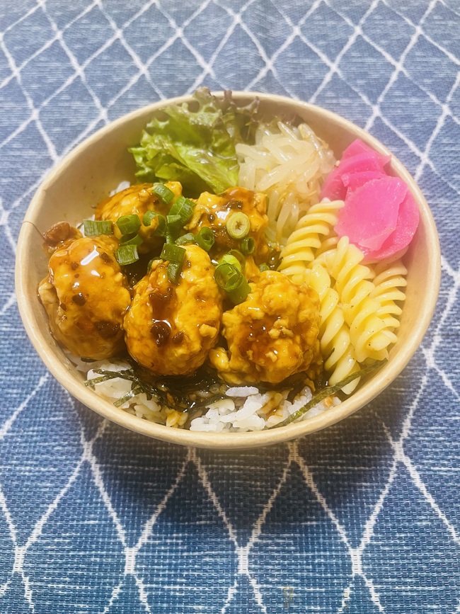 自家製鶏つくね丼