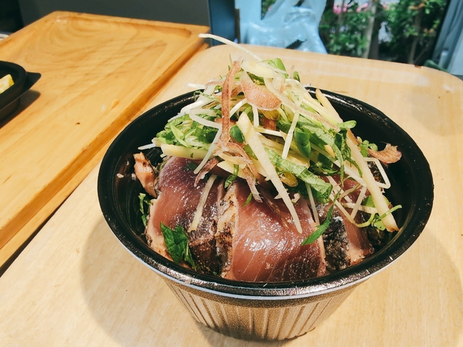 藁焼きカツオ丼