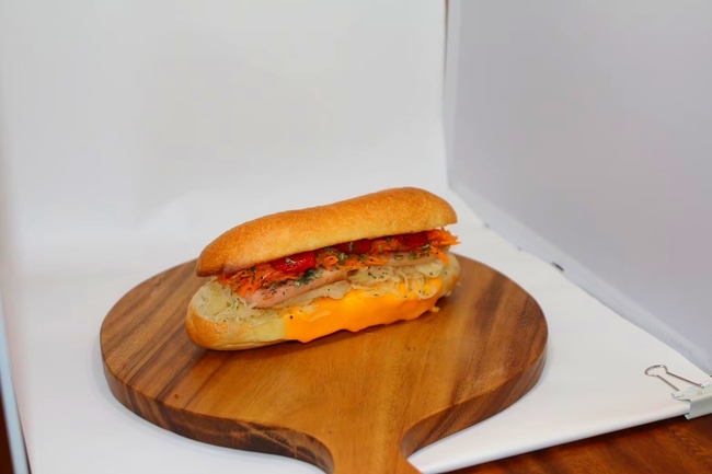 パニーニ(ケーゼ·ソーセージチーズ·ソーセージ·パストラミ)